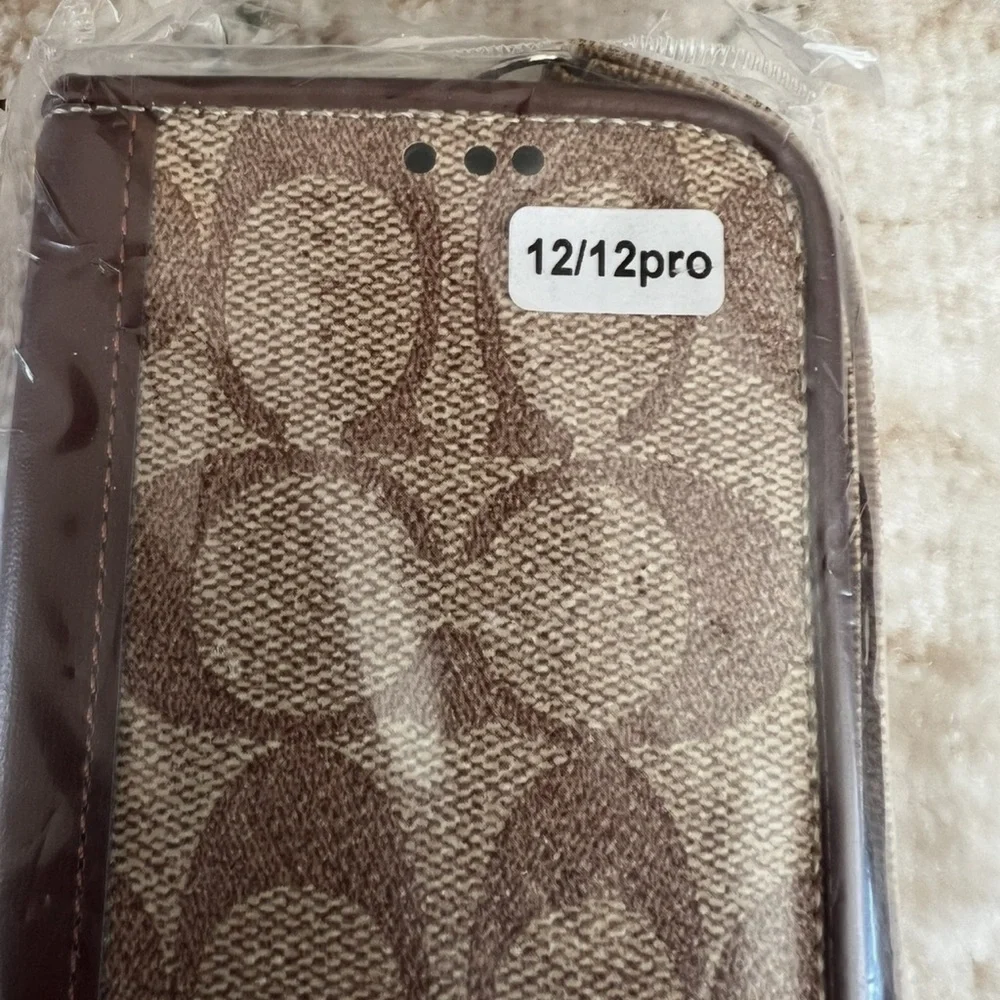 iPhone 12/12 Pro Flip Case Coach - Picture 4 of 8